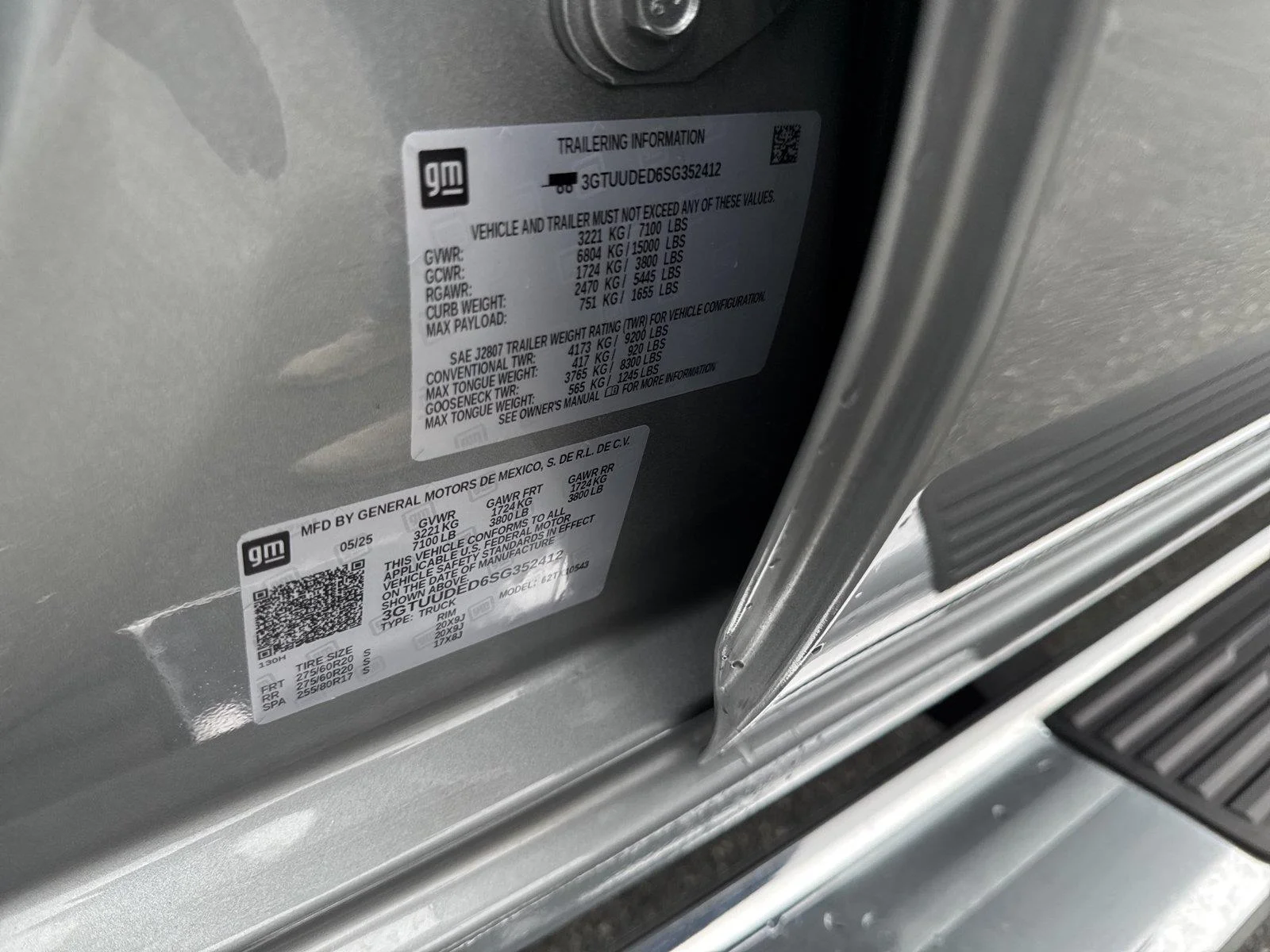 Used 2025 Sterling Metallic GMC SLT image 38