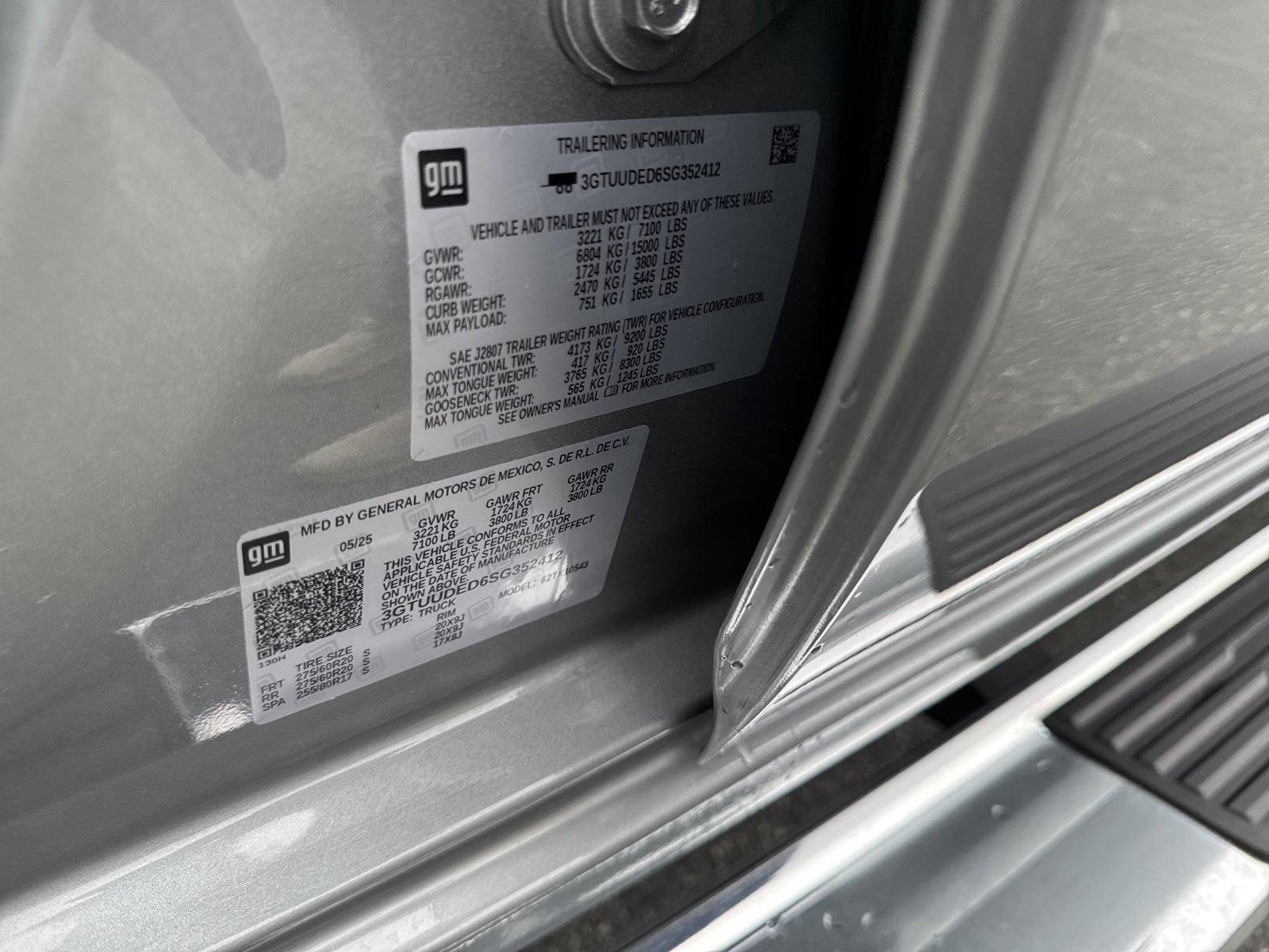 Used 2025 Sterling Metallic GMC SLT image 38