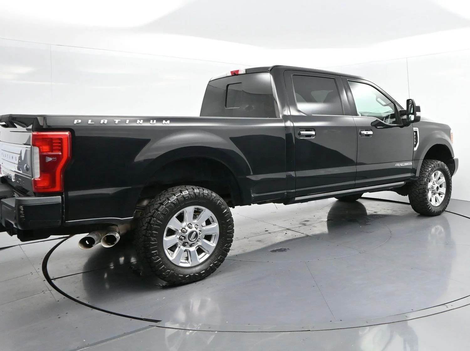 Used 2017 Shadow Black Ford Platinum image 7