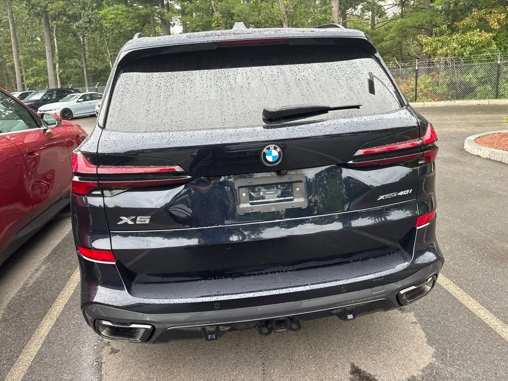 Certified Used 2025 Carbon Black Metallic BMW xDrive40i image 5