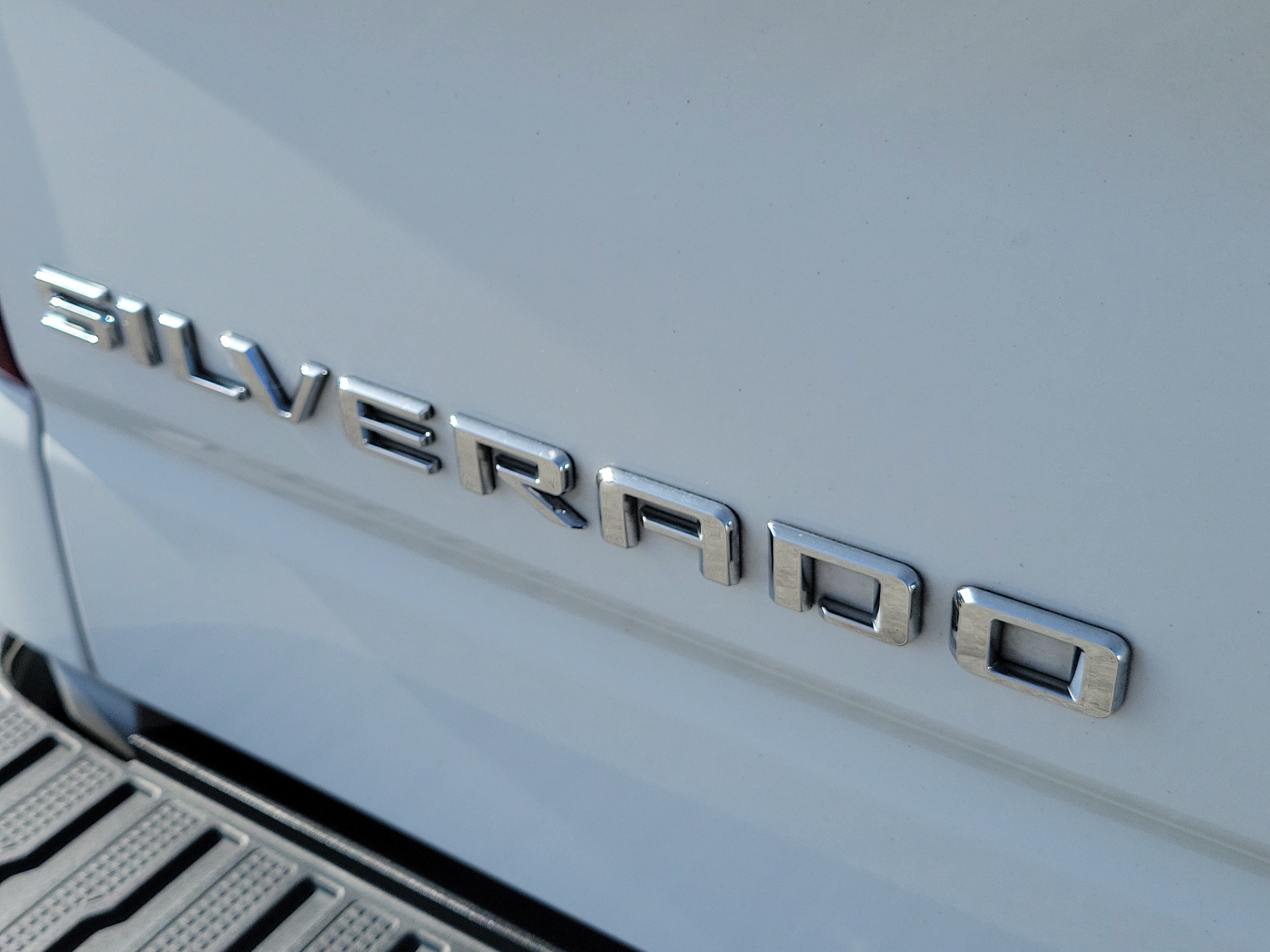 Used 2022 Summit White Chevrolet Custom image 10