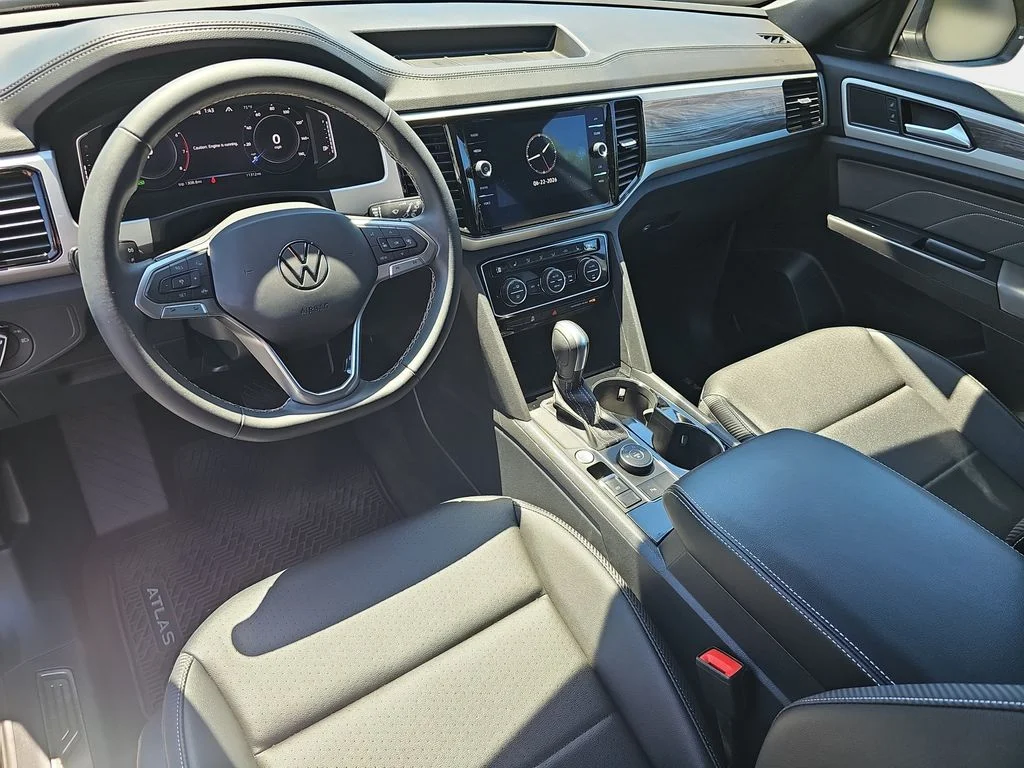 Used 2023  Volkswagen 2.0T SE w/Technology image 19
