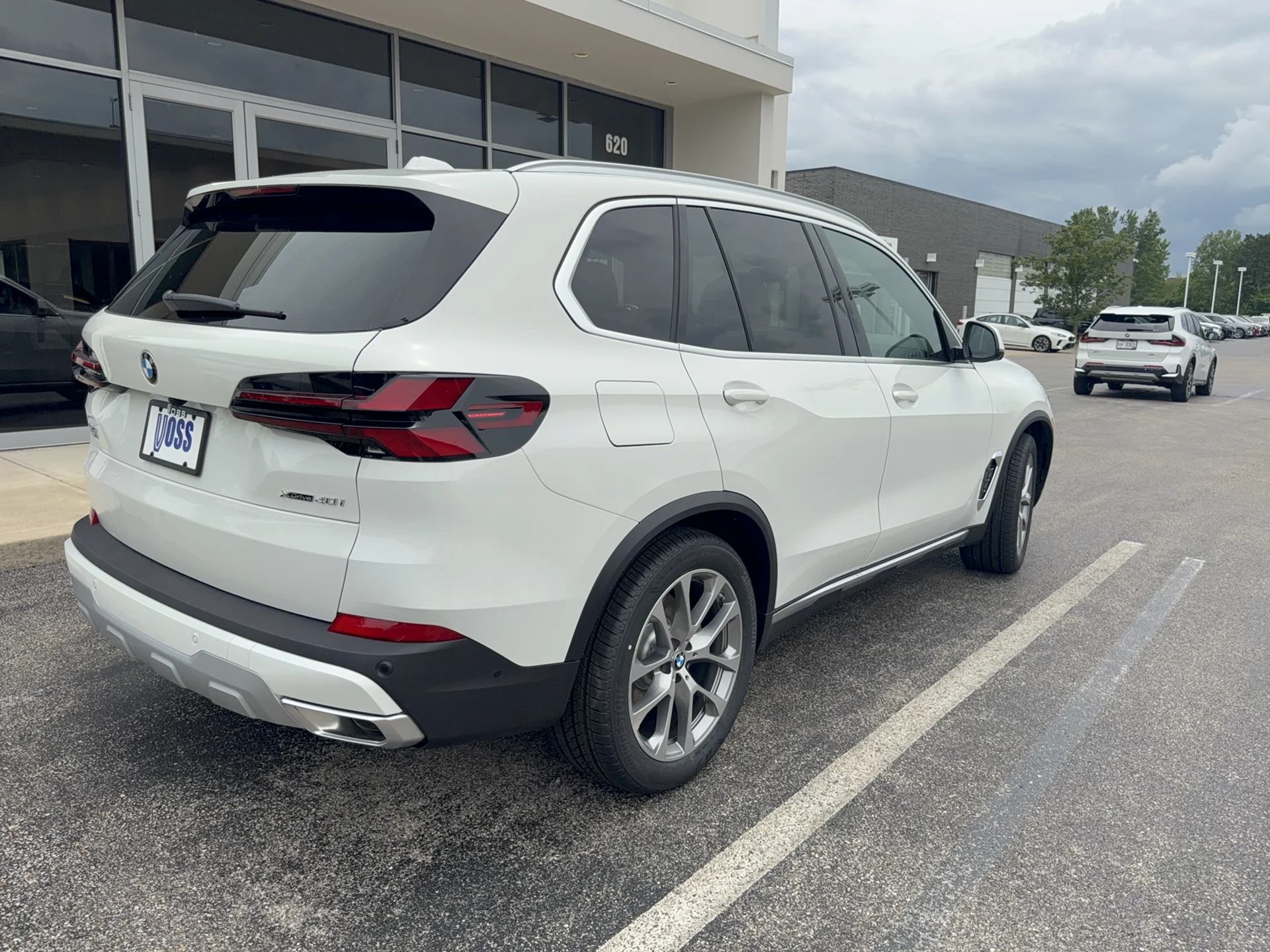 New 2026 Alpine White BMW xDrive40i image 3