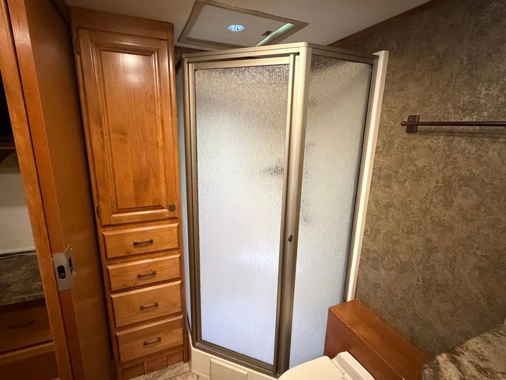 Used 2014  Tiffin  image 38
