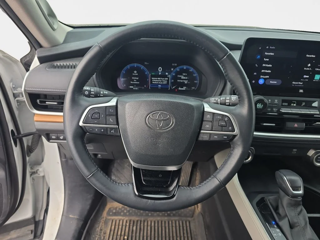 Used 2024 Wind Chill Pearl Toyota Limited image 13