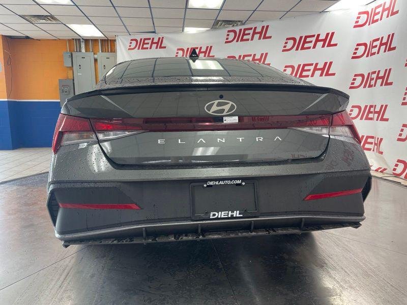 New 2026 Gray Hyundai SEL Sport image 4