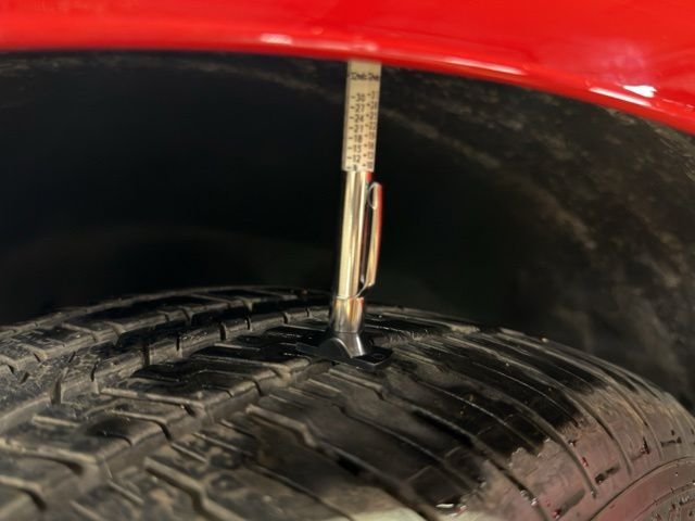 Used 2007 Red Pontiac Base image 15