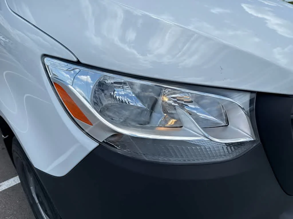 New 2025 Arctic White Mercedes-Benz  image 10