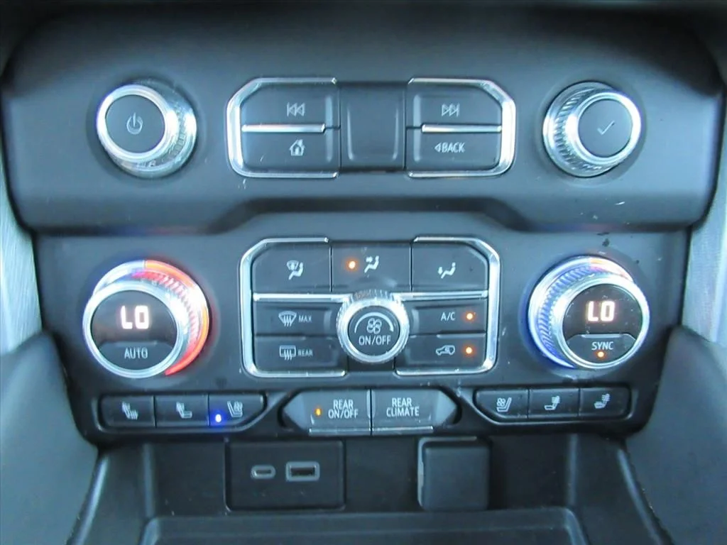 Used 2022 Black GMC SLT image 26