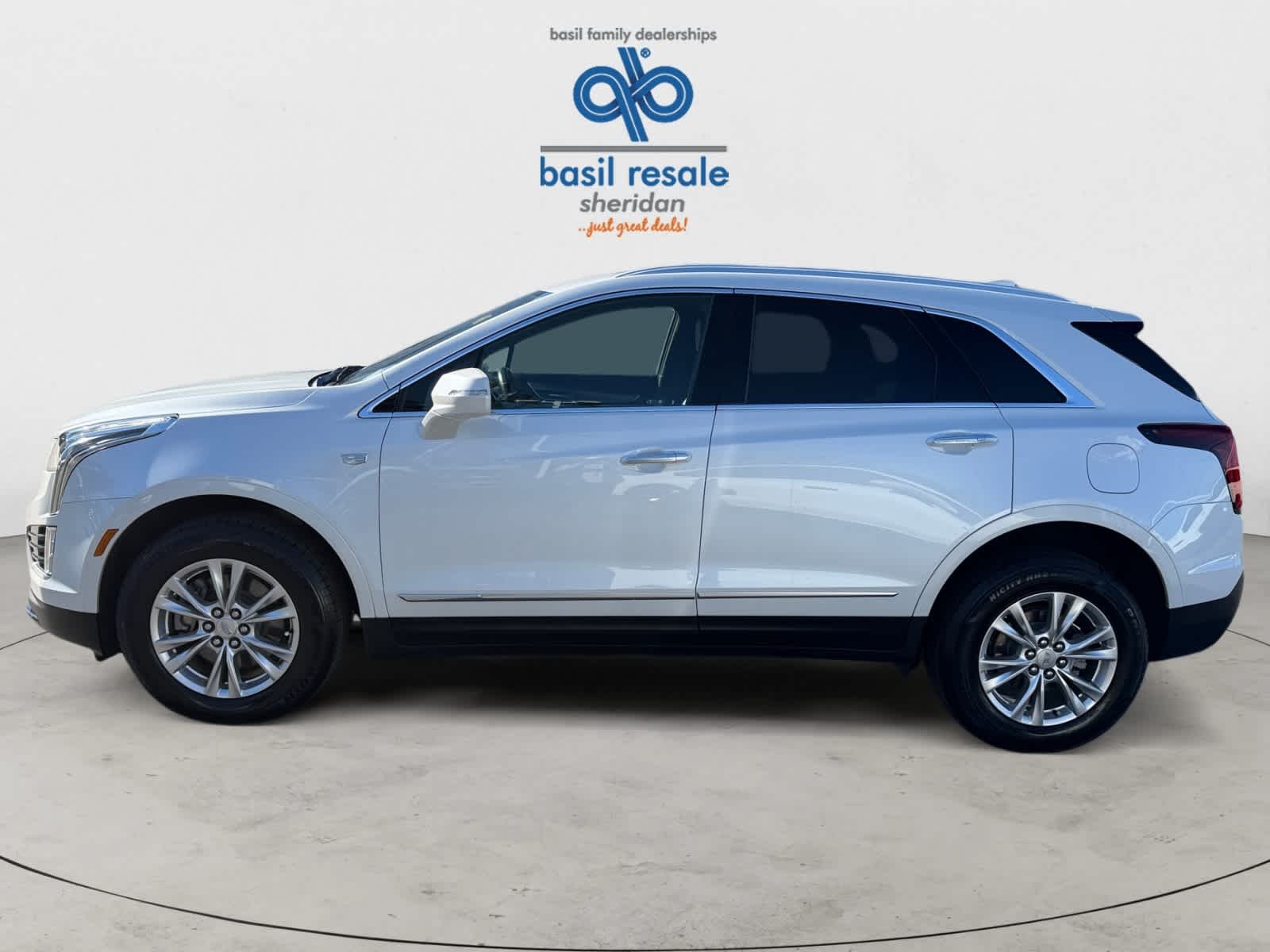 Used 2020 Crystal White Tricoat Cadillac Luxury FWD image 3