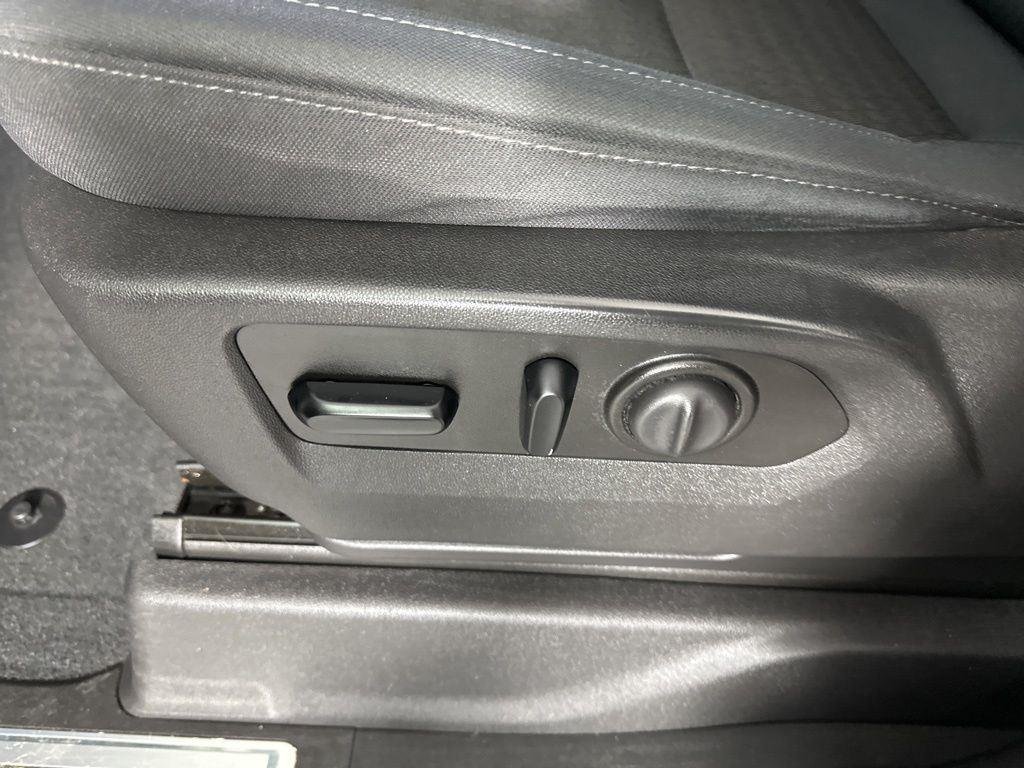 Used 2019 Summit White Chevrolet RST image 13