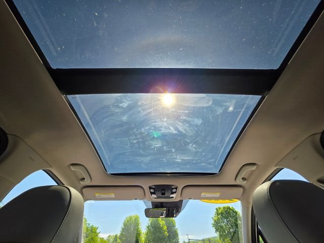 Used 2021 White Kia SX image 26