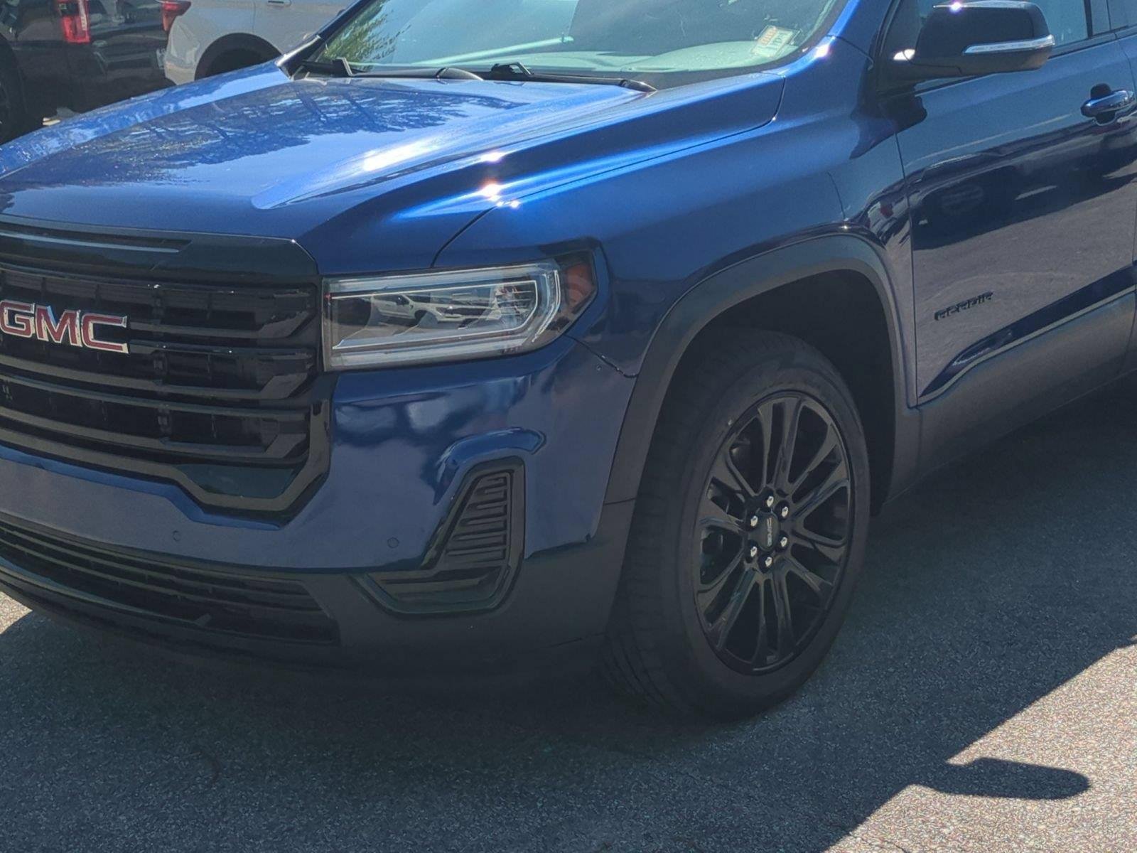 Used 2023 Ultra Blue Metallic GMC SLE image 9