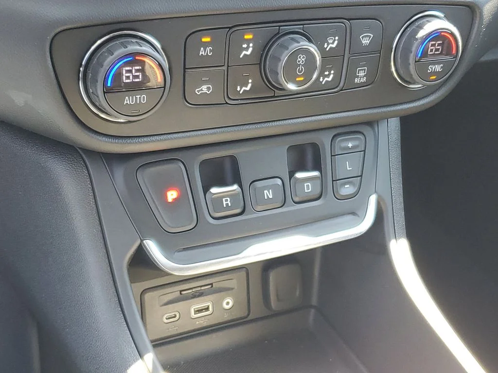 Used 2018 Ebony Twilight Metallic GMC SLE image 17