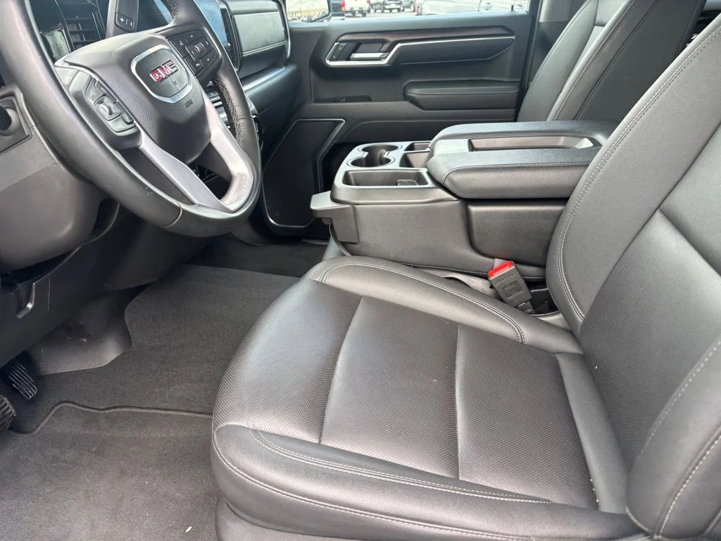 Used 2025 White GMC SLT image 10