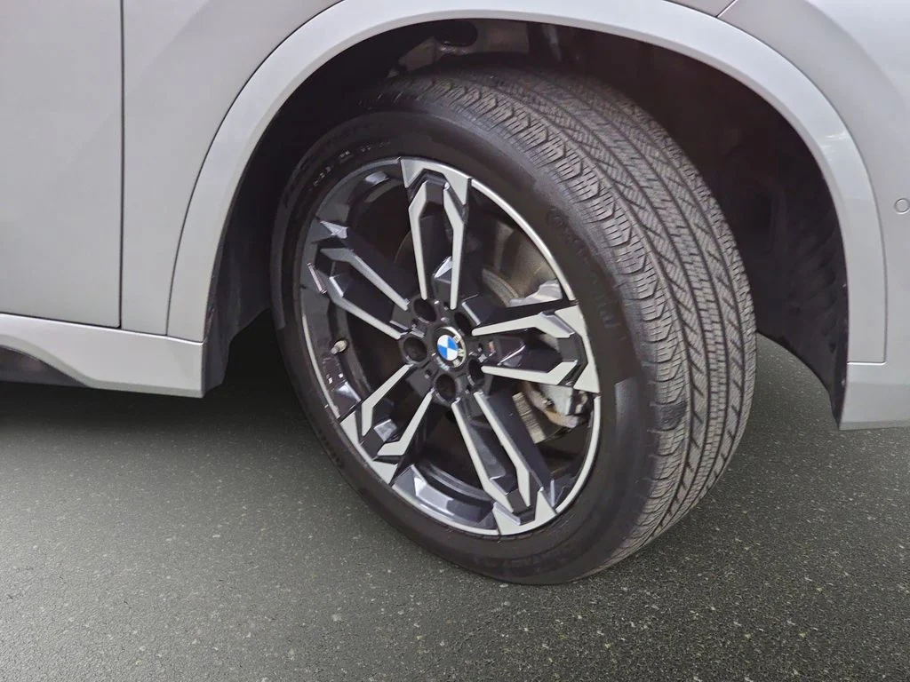 Used 2026 Space Silver Metallic BMW xDrive28i image 33