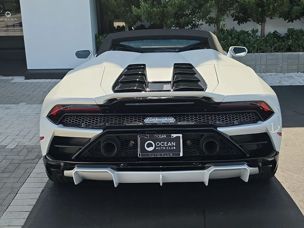 Used 2021 White Lamborghini Base image 5
