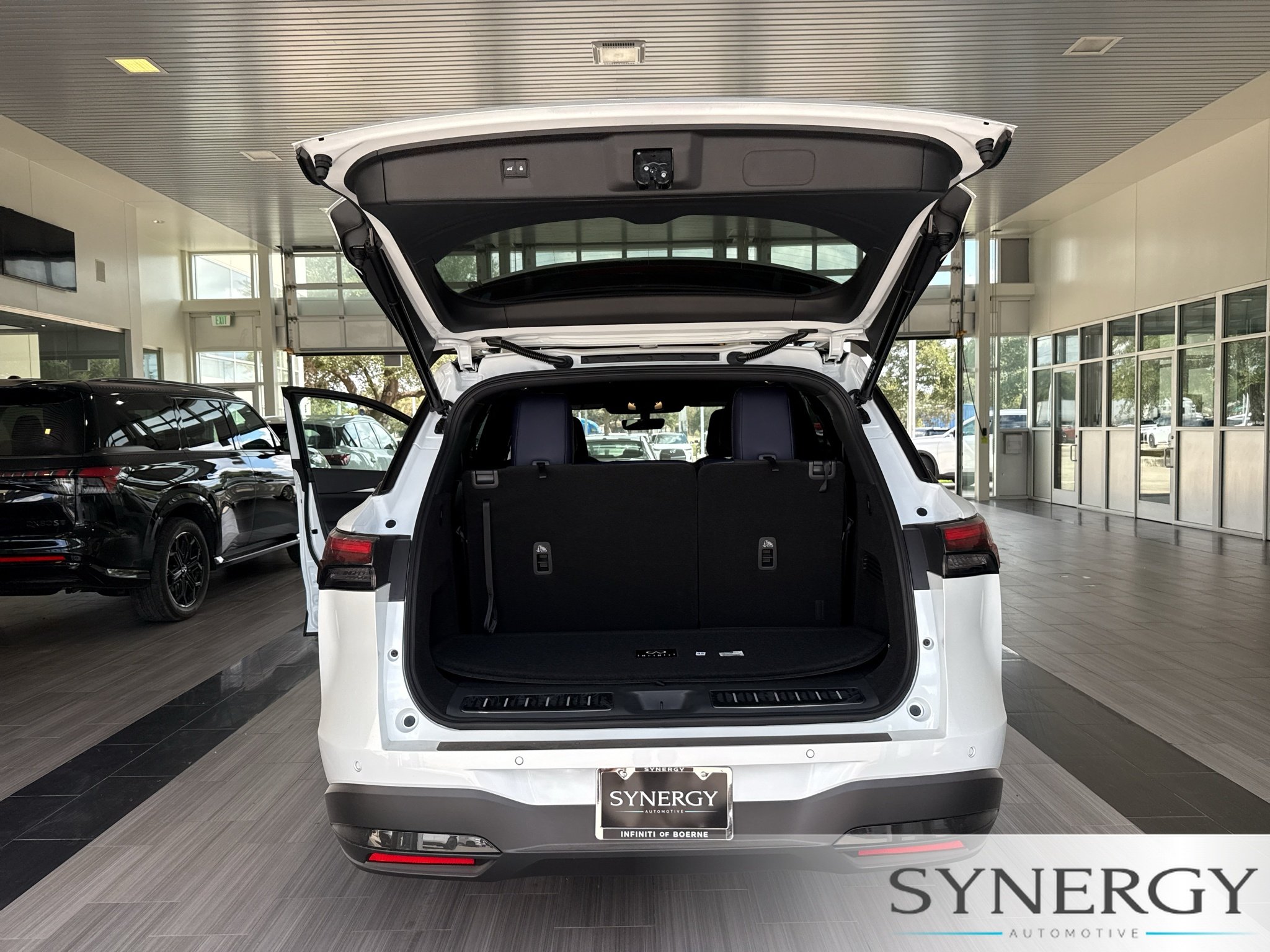 New 2027 RADIANT WHITE INFINITI Sport AWD image 31