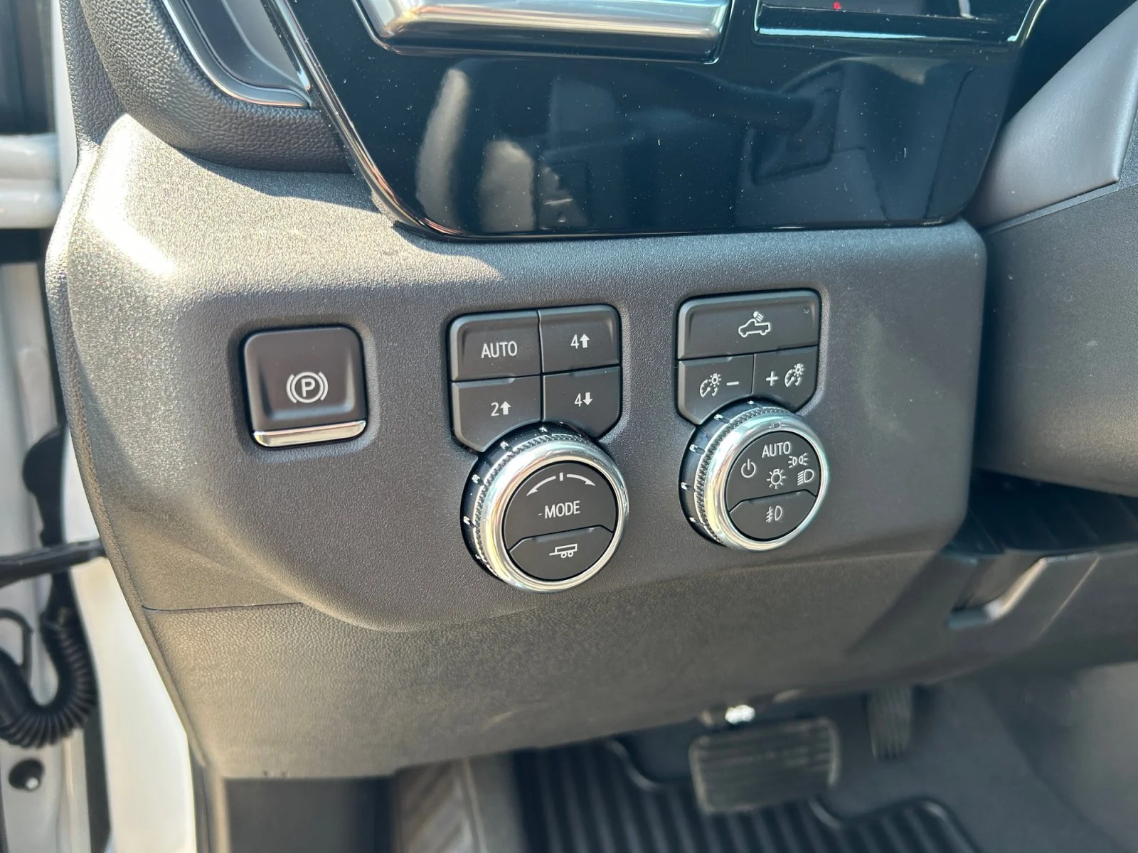 New 2026 Summit White GMC Elevation image 15