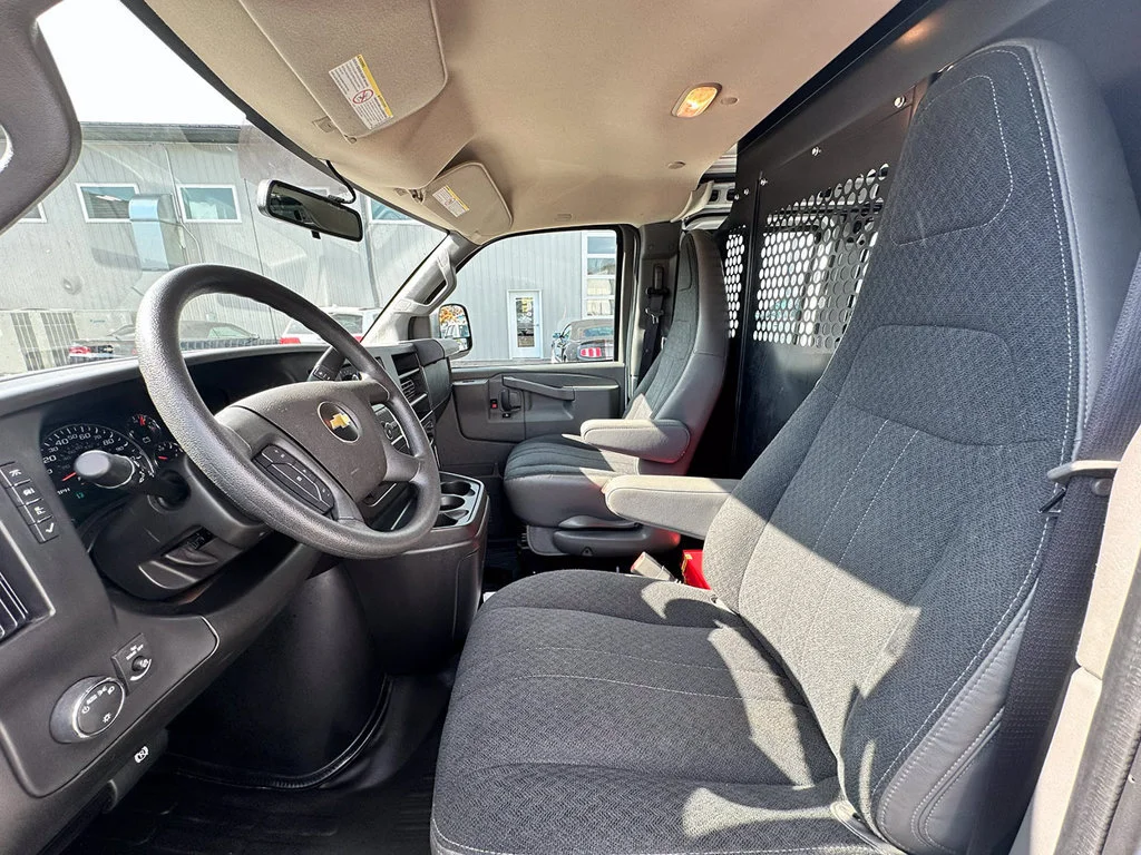 Used 2025 Summit White Chevrolet WT image 3