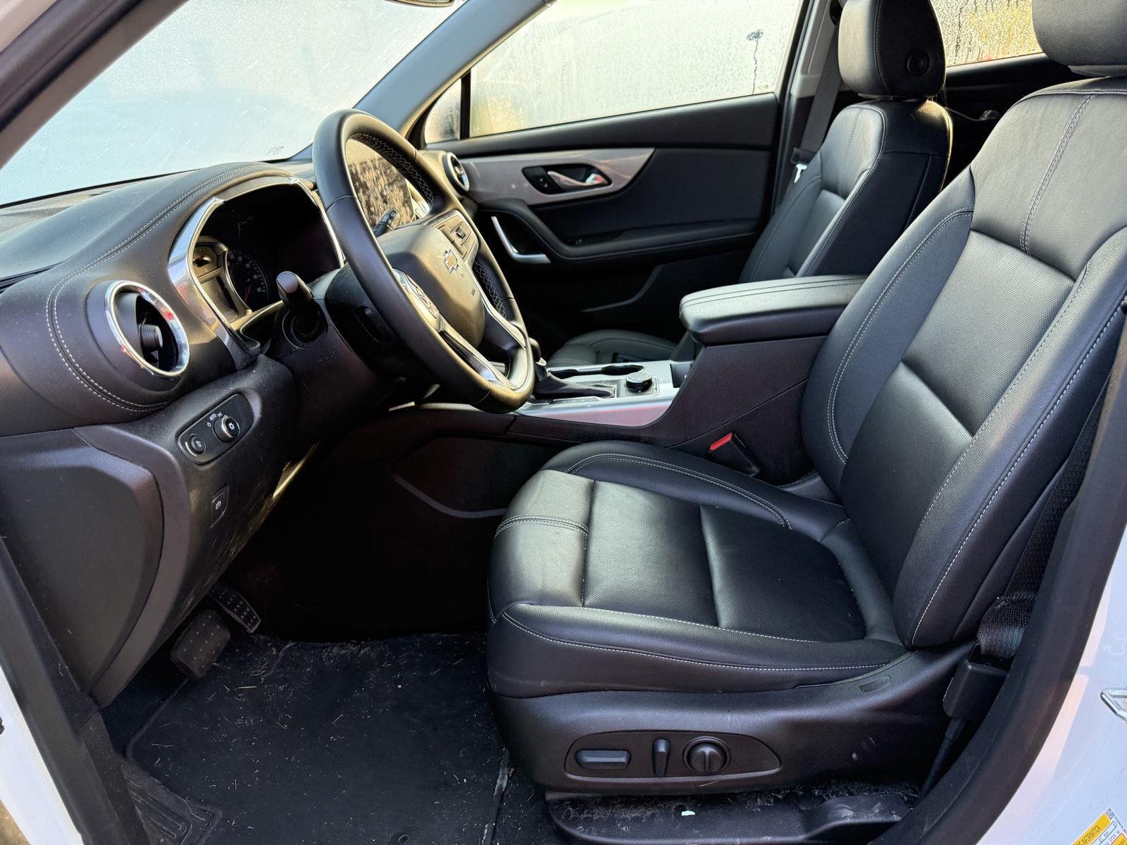 Used 2024 Summit White Chevrolet LT image 9