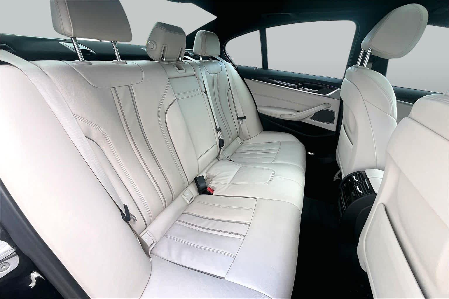 Used 2021 Black Sapphire Metallic BMW 540i xDrive image 18