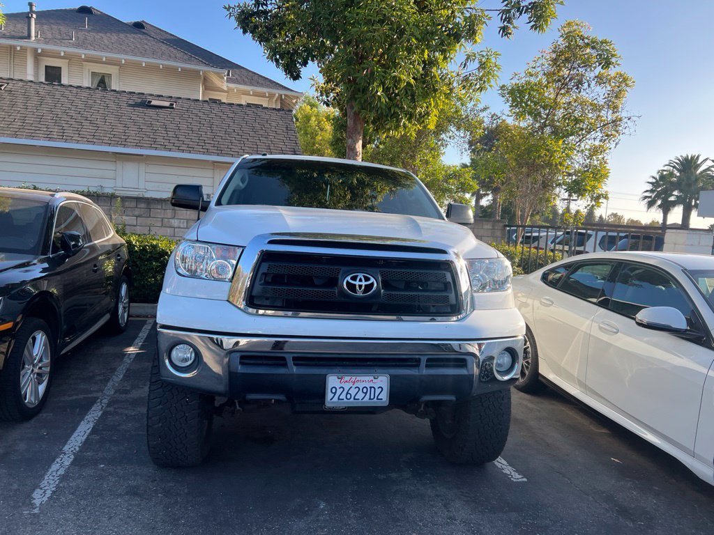 Used 2013 Super White Toyota Grade image 3