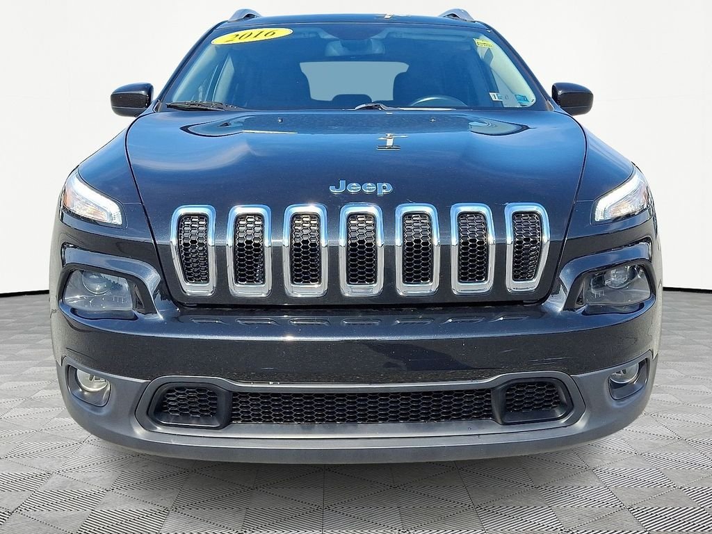 Used 2016 Black Jeep Latitude image 2