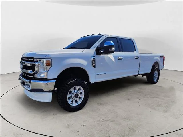 Used 2022 White Ford CREW XLT image 1