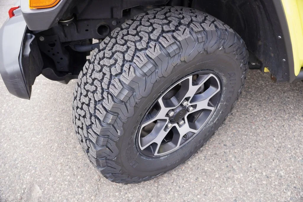 Used 2022 High Velocity Clearcoat Jeep Unlimited Rubicon image 14