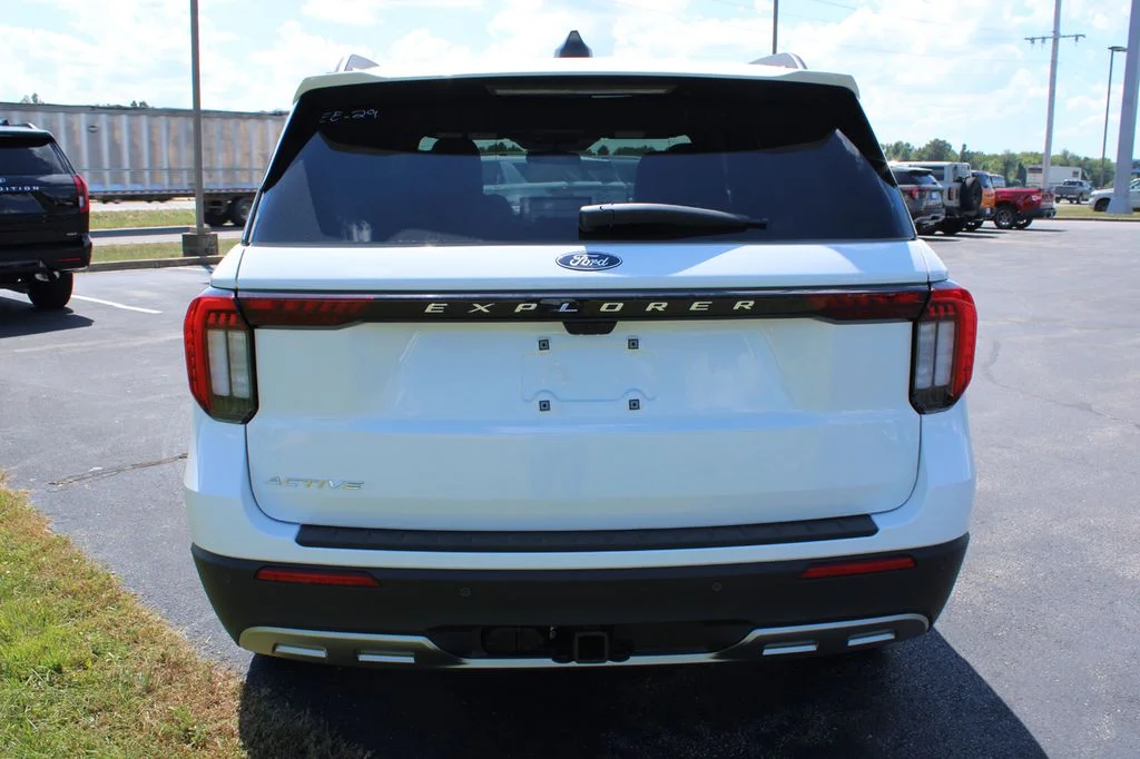New 2027 White Ford 4DR 4WD ACTIVE image 8