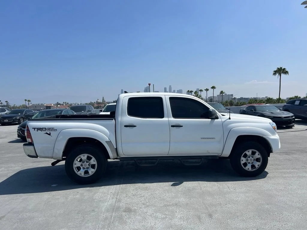 Used 2013  Toyota PreRunner image 4