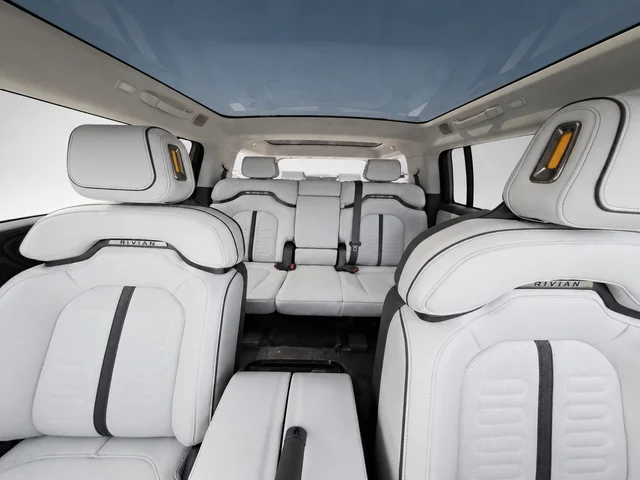 Used 2024  Rivian Adventure image 16