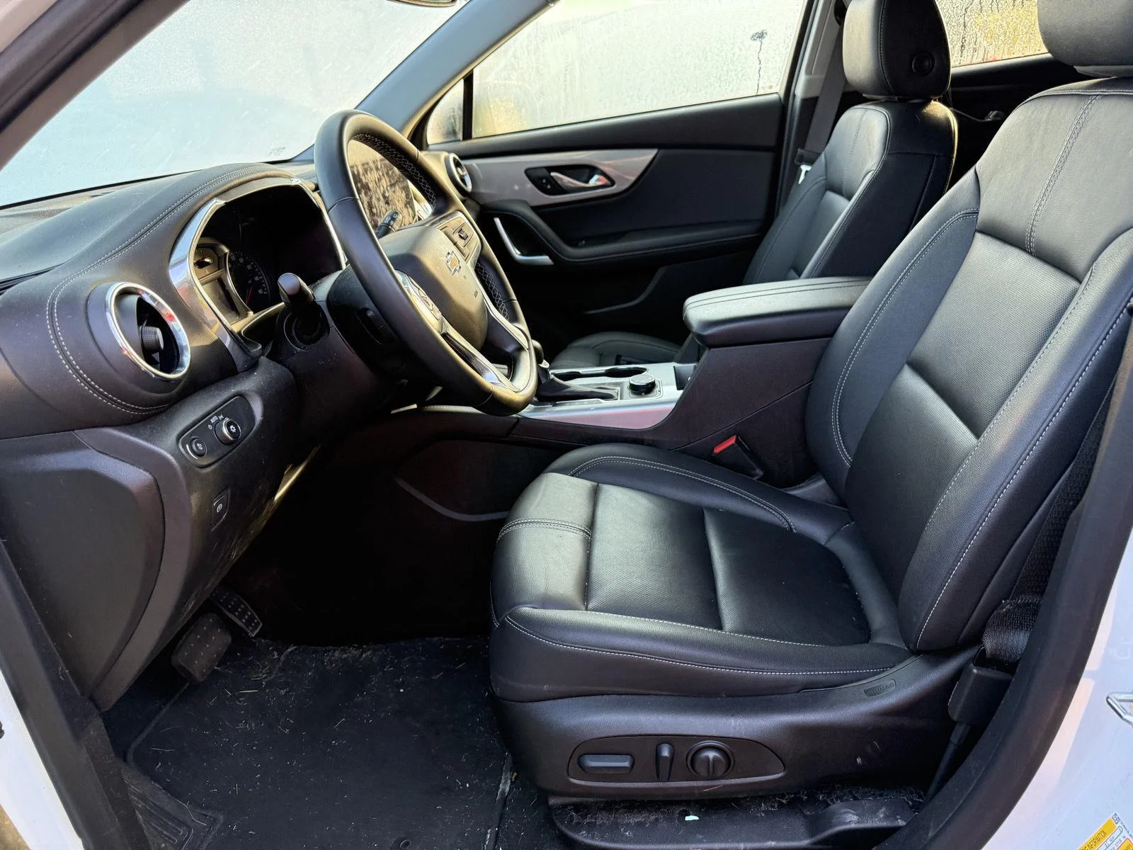 Used 2024 Summit White Chevrolet 3LT image 9