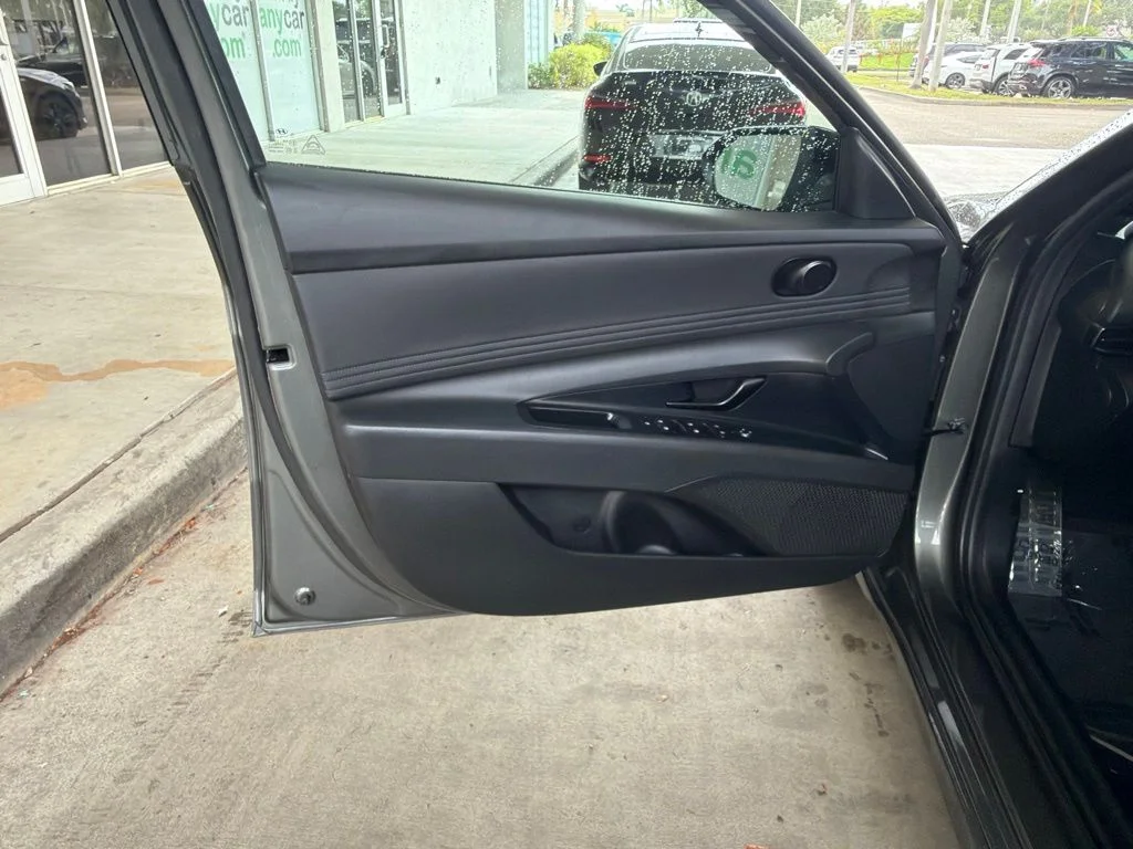 Used 2025 Gray Hyundai SEL Sport image 43