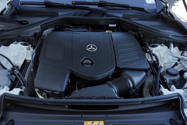 New 2026 Polar White Mercedes-Benz GLC 300 image 32