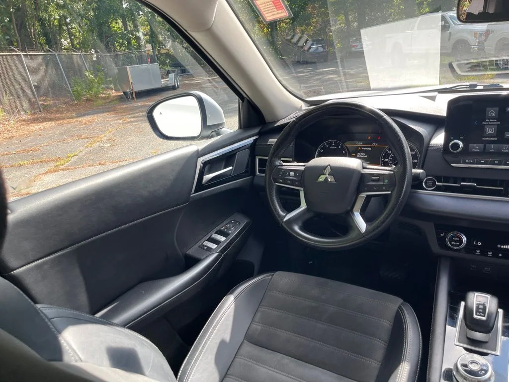 Used 2024 White Mitsubishi SE image 8