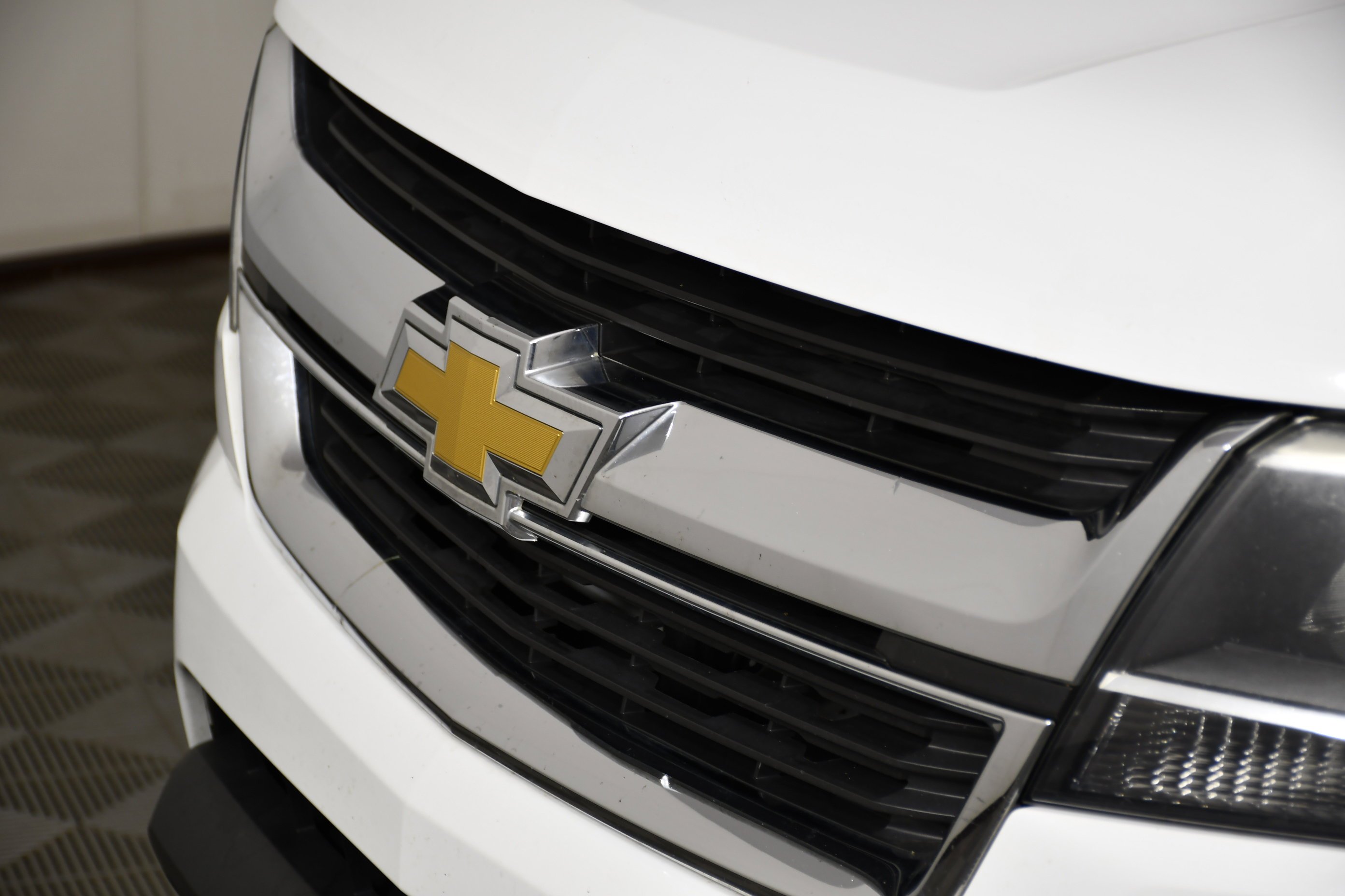 Used 2015 Summit White Chevrolet 2WD WT image 11
