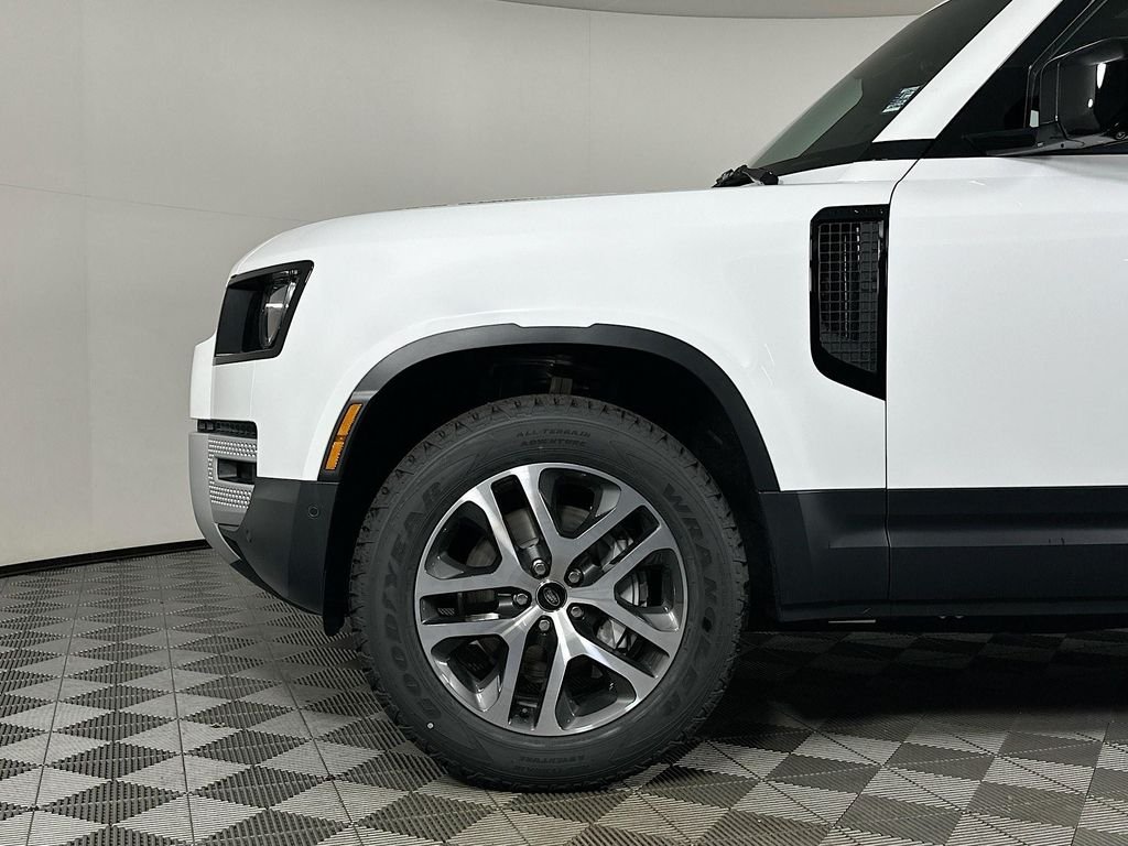 Certified Used 2025 Fuji White Land Rover S image 8