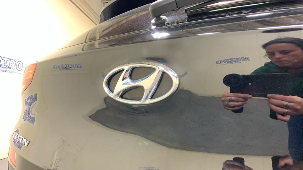 Used 2019 Black Noir Pearl Hyundai Value image 16