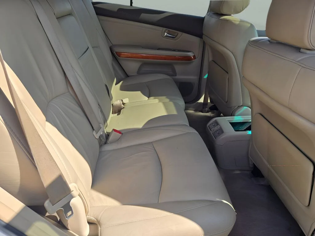 Used 2007 White Lexus 350 image 11