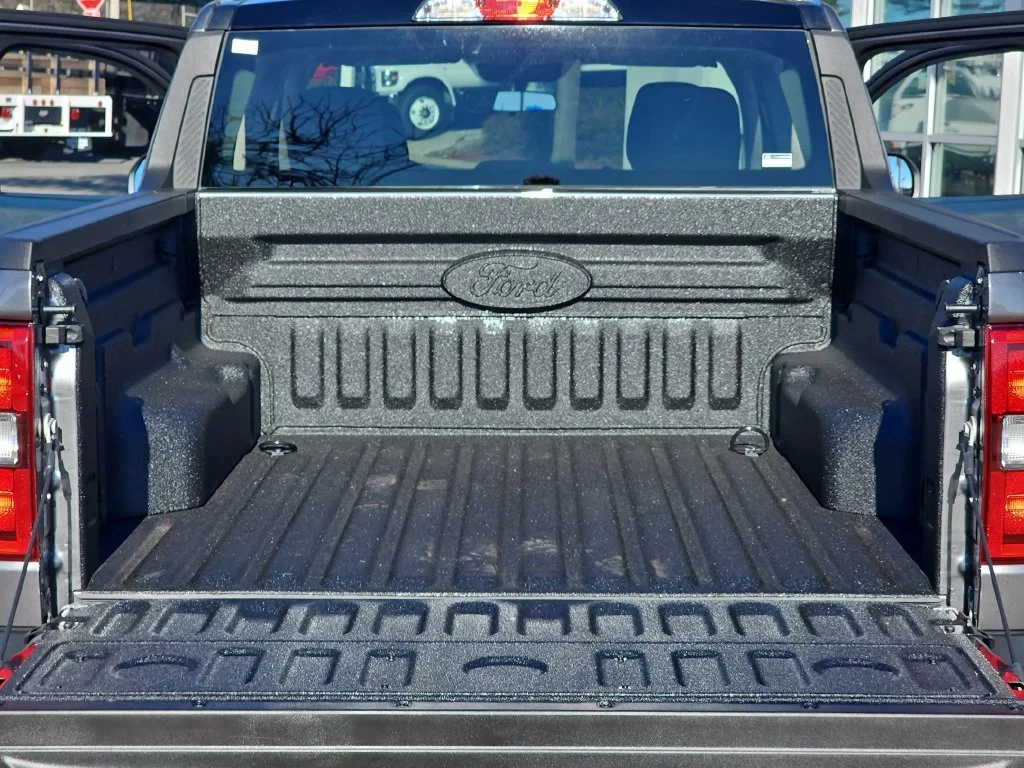 New 2026 Carbonized Gray Metallic Ford XLT image 12