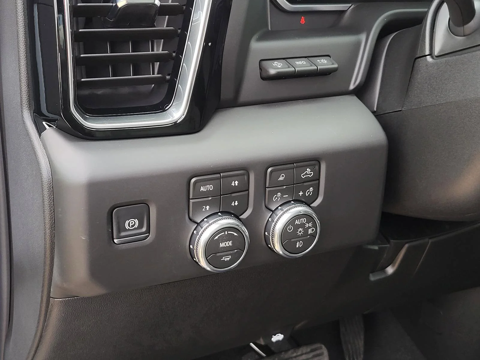 2026 GMC Sierra 2500HD Denali - Photo 8
