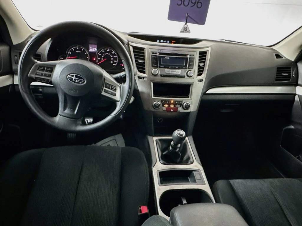 Used 2013 Silver Subaru 2.5i image 23
