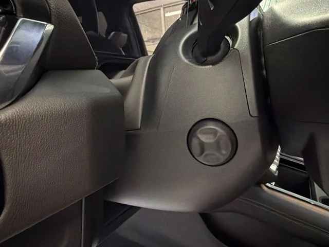 Used 2025 White GMC Denali image 28