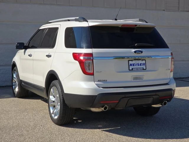 Used 2015 White Platinum Clearcoat Metallic Ford XLT image 11