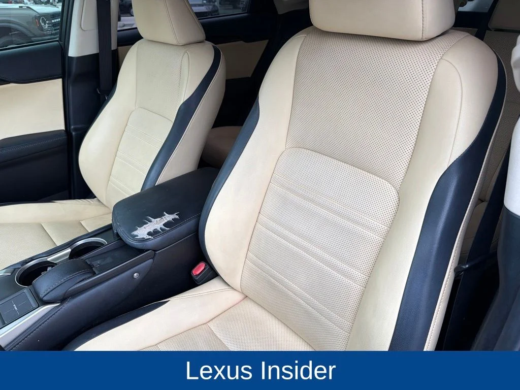Used 2015 Atomic Silver Lexus 200t image 20