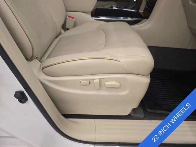Used 2017 White INFINITI Base image 11