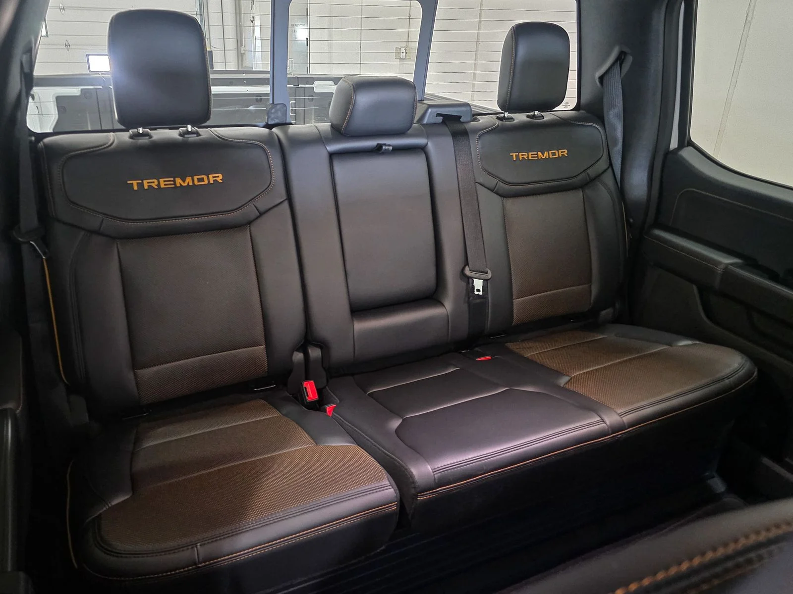 New 2025 Oxford White Ford Tremor® image 22