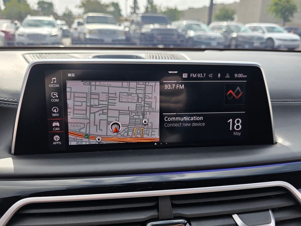 2021 BMW 7 Series M760i - Photo 33